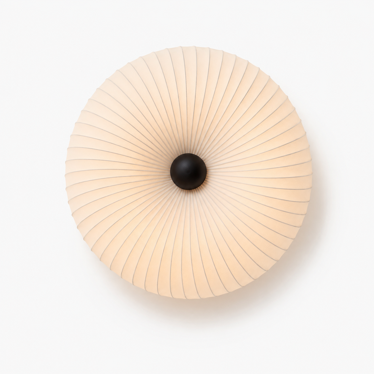Lilac Ø130 cm – cocoon shade with burnished brass centre